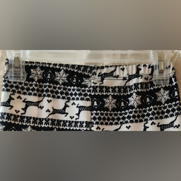"Just One" Women's Super Soft Reindeer Leggings Black and White Med. NWOT - Picture 7 of 9